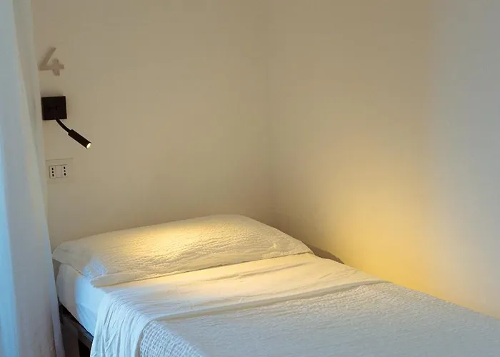 B&B Best Hostel Milano Couette-café