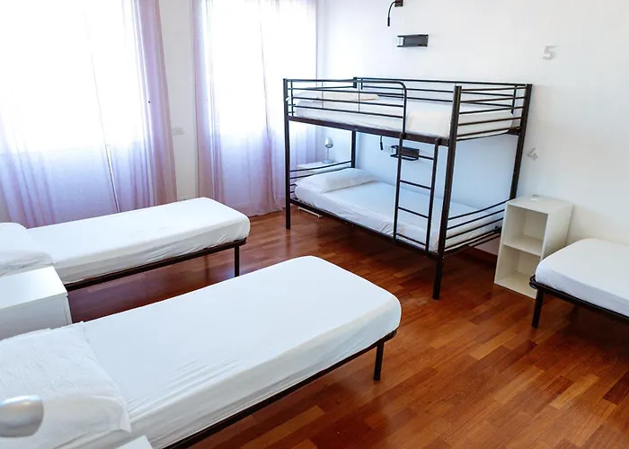 B&B Best Hostel Milano Couette-café *