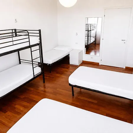 B&B Best Hostel Milano Bed and breakfast