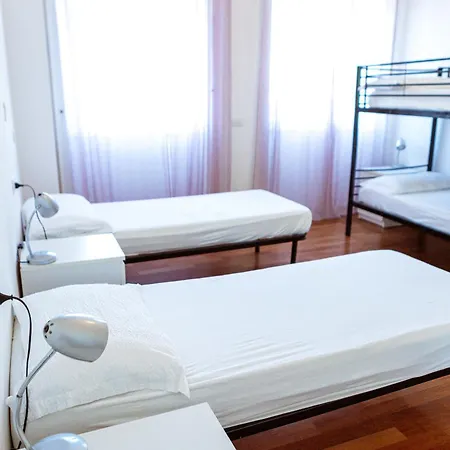 B&B Best Hostel Milano Nocleg ze śniadaniem