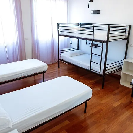 B&B Best Hostel Milano Nocleg ze śniadaniem *
