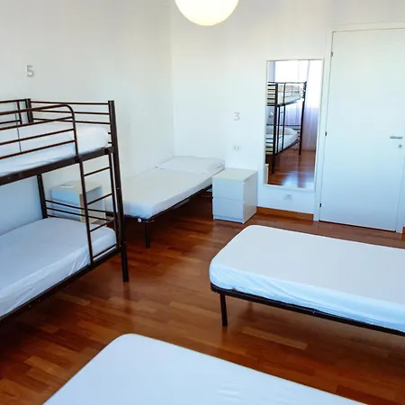 B&B Best Hostel Milano Nocleg ze śniadaniem